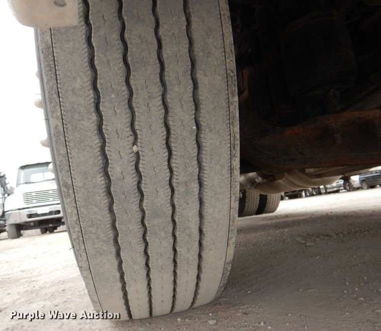 image for item DN7288 2014 Peterbilt 384  semi truck