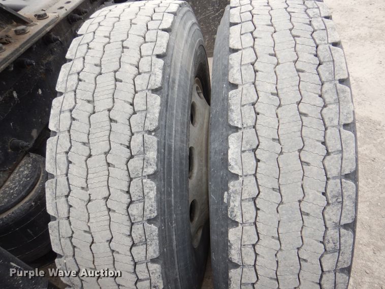 image for item DN7288 2014 Peterbilt 384  semi truck