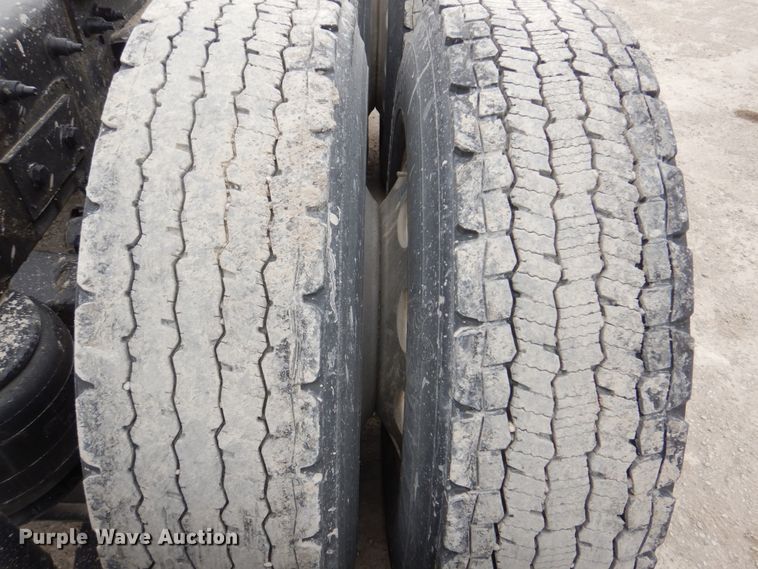 image for item DN7288 2014 Peterbilt 384  semi truck