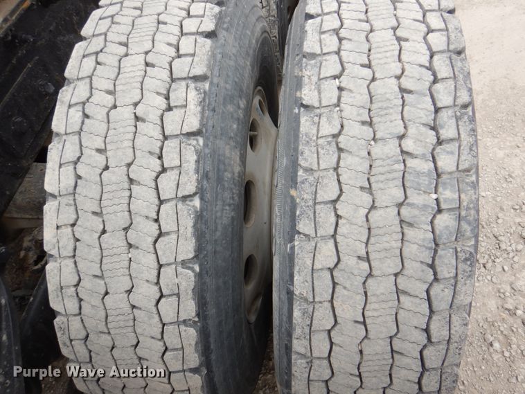 image for item DN7288 2014 Peterbilt 384  semi truck