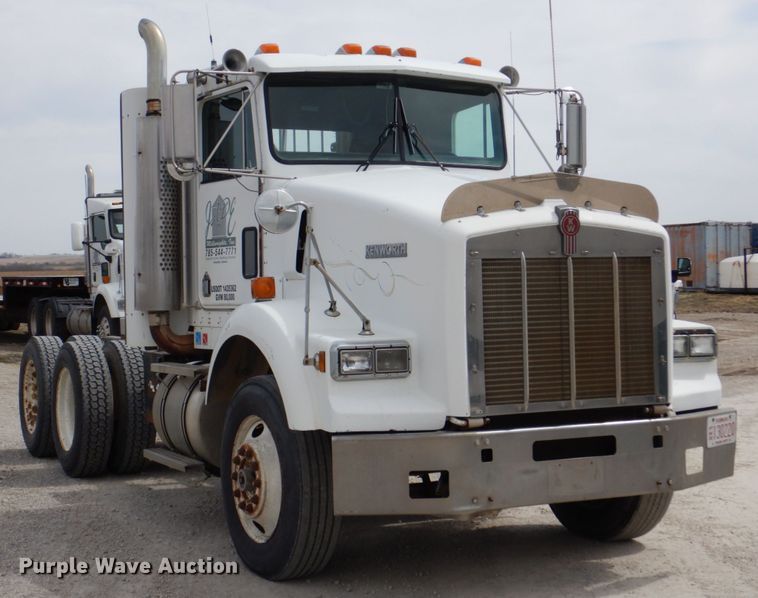 image for item DN7292 1992 Kenworth T800  semi truck