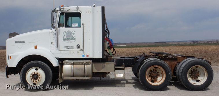 image for item DN7292 1992 Kenworth T800  semi truck