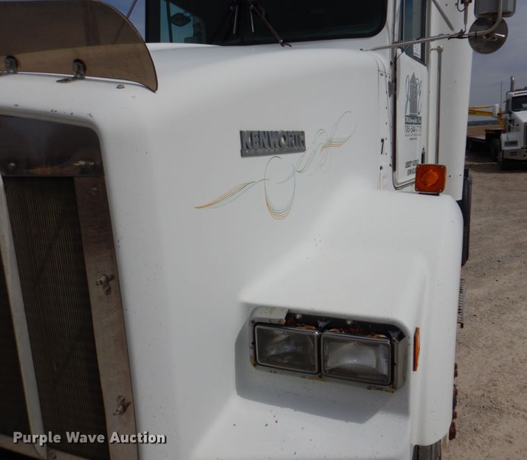 image for item DN7292 1992 Kenworth T800  semi truck