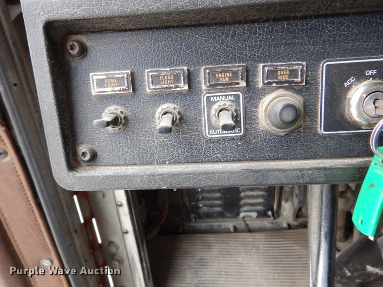 image for item DN7292 1992 Kenworth T800  semi truck