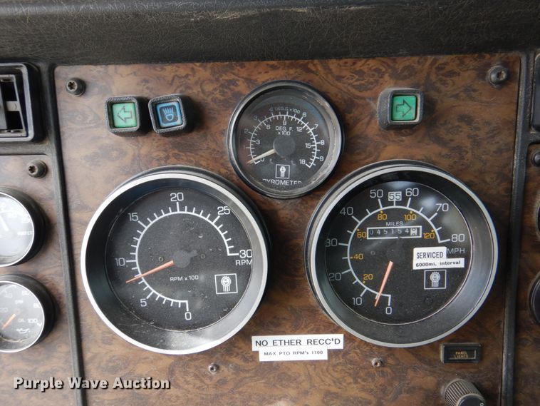 image for item DN7292 1992 Kenworth T800  semi truck