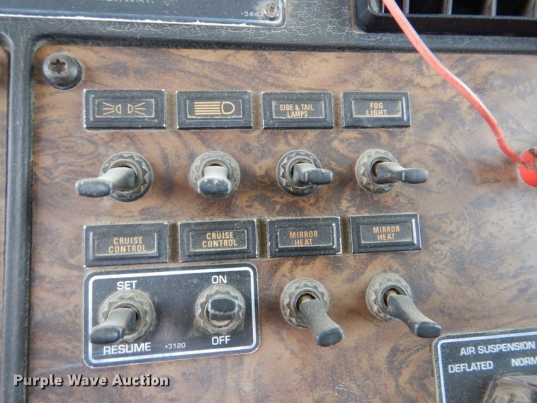 image for item DN7292 1992 Kenworth T800  semi truck