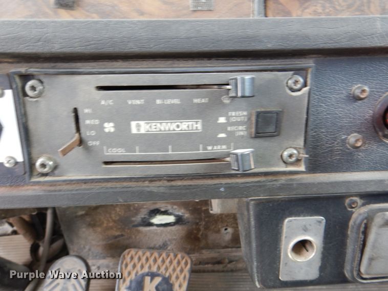 image for item DN7292 1992 Kenworth T800  semi truck