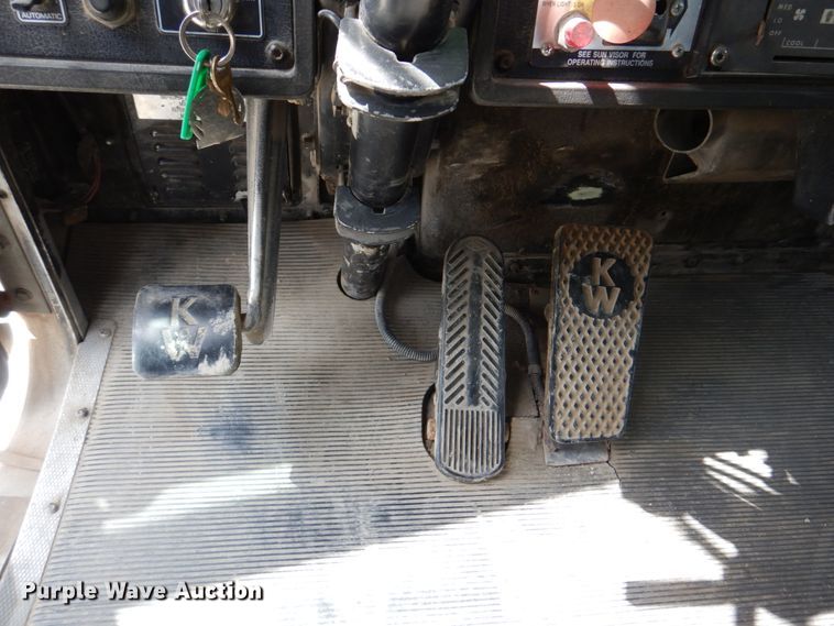 image for item DN7292 1992 Kenworth T800  semi truck