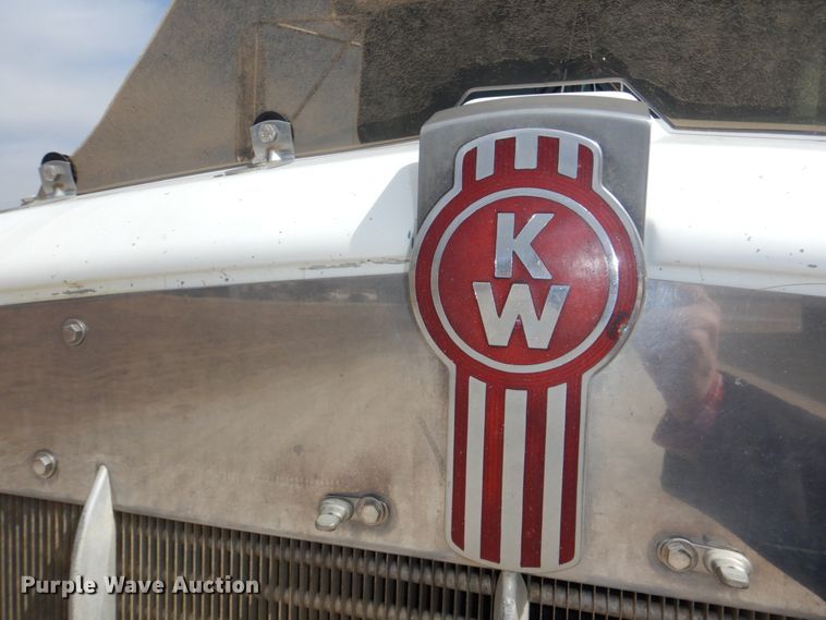 image for item DN7292 1992 Kenworth T800  semi truck