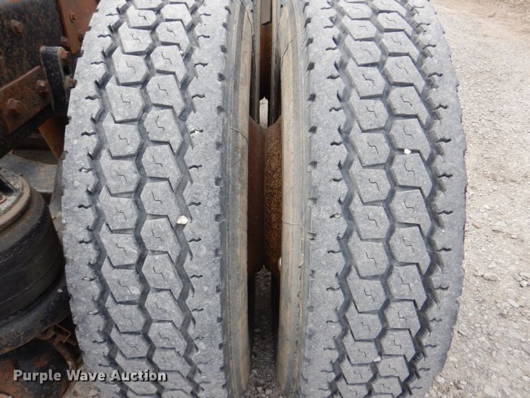 image for item DN7292 1992 Kenworth T800  semi truck