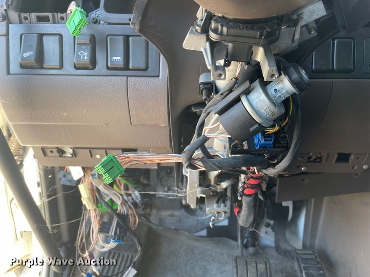 image for item FV9405 2015 Volvo VN Series  semi truck