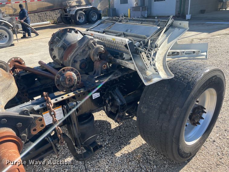 image for item FV9405 2015 Volvo VN Series  semi truck