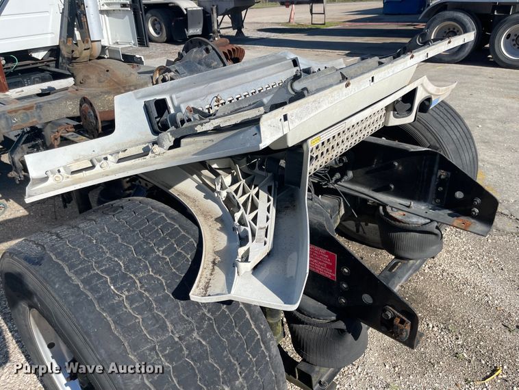 image for item FV9405 2015 Volvo VN Series  semi truck