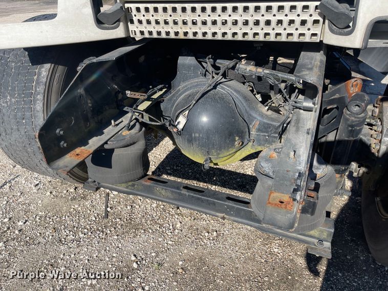 image for item FV9405 2015 Volvo VN Series  semi truck