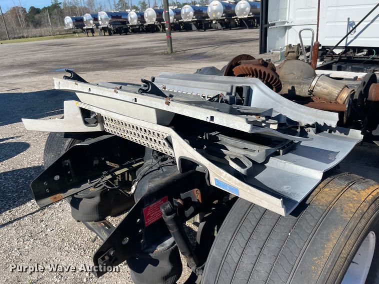 image for item FV9405 2015 Volvo VN Series  semi truck