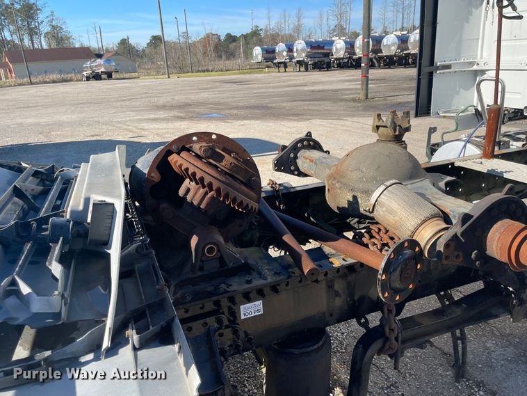 image for item FV9405 2015 Volvo VN Series  semi truck