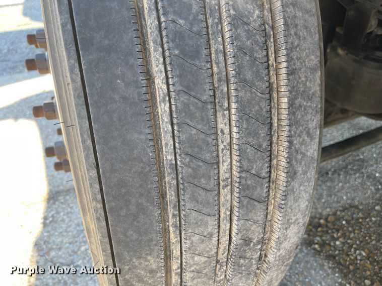 image for item FV9405 2015 Volvo VN Series  semi truck