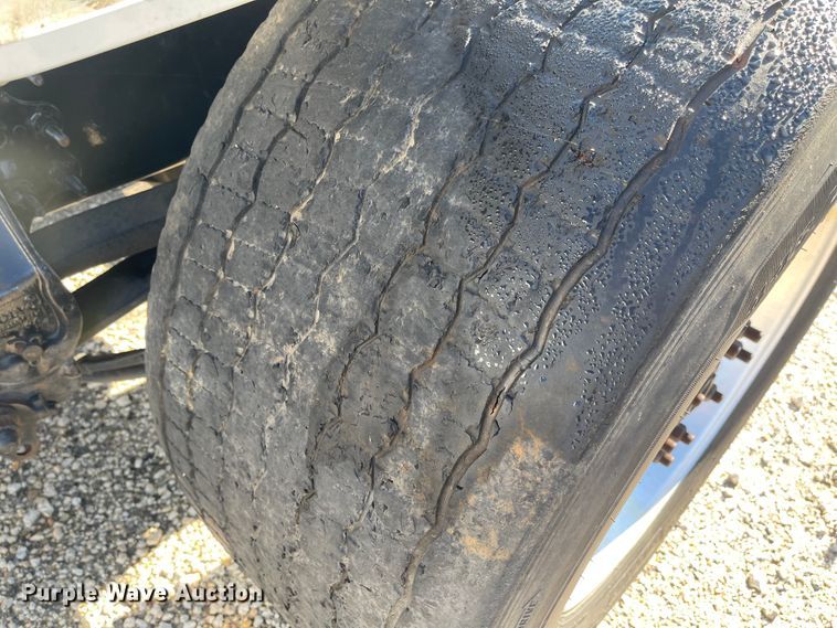 image for item FV9405 2015 Volvo VN Series  semi truck