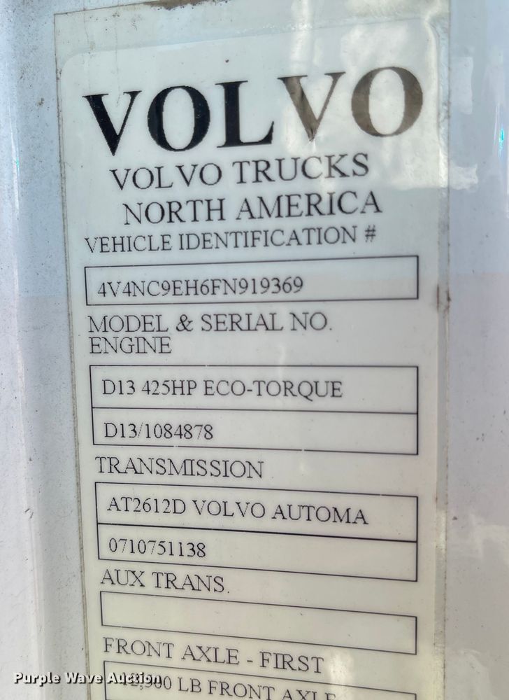 image for item FV9405 2015 Volvo VN Series  semi truck