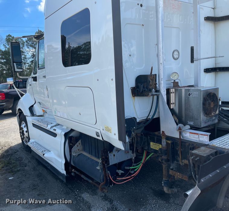 image for item FV9406 2013 International ProStar  semi truck