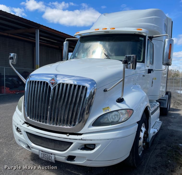 image for item FV9406 2013 International ProStar  semi truck