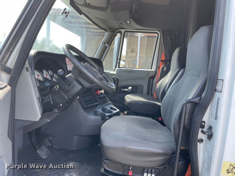 image for item FV9406 2013 International ProStar  semi truck