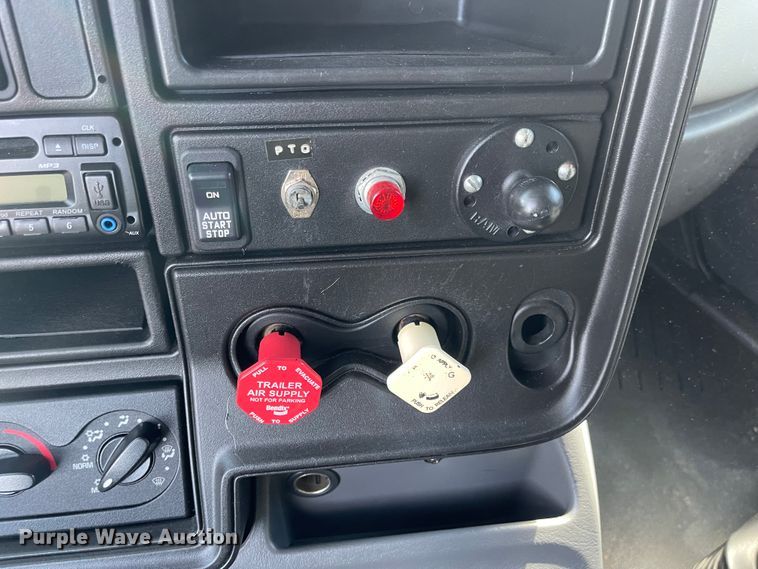 image for item FV9406 2013 International ProStar  semi truck