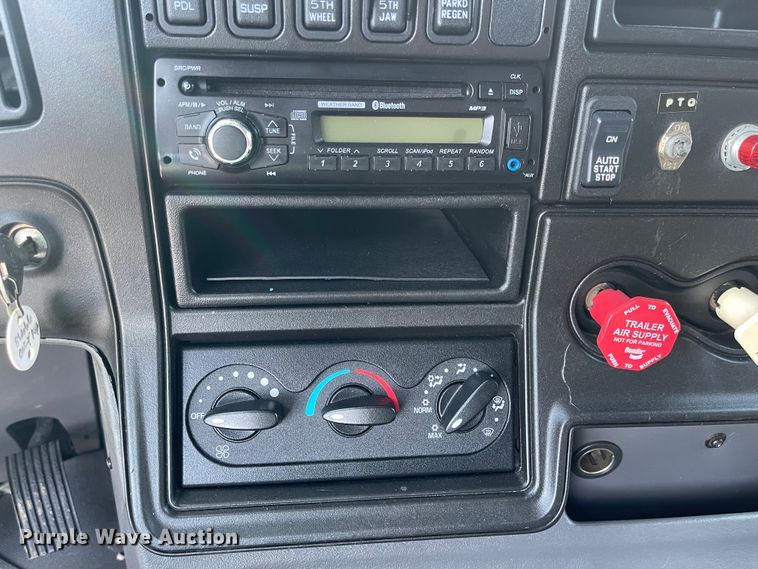 image for item FV9406 2013 International ProStar  semi truck