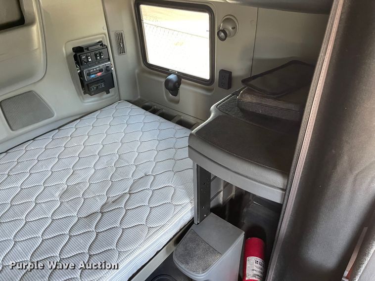 image for item FV9406 2013 International ProStar  semi truck