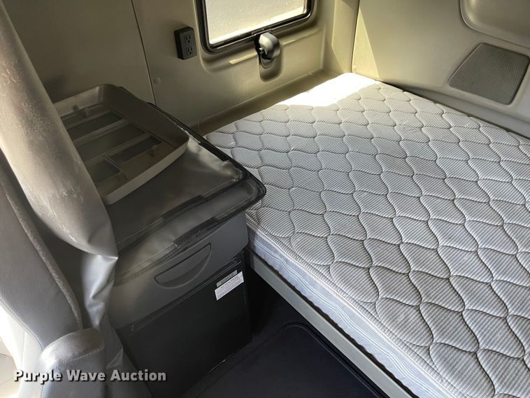 image for item FV9406 2013 International ProStar  semi truck