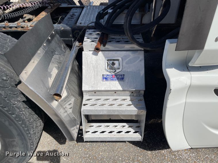 image for item FV9406 2013 International ProStar  semi truck