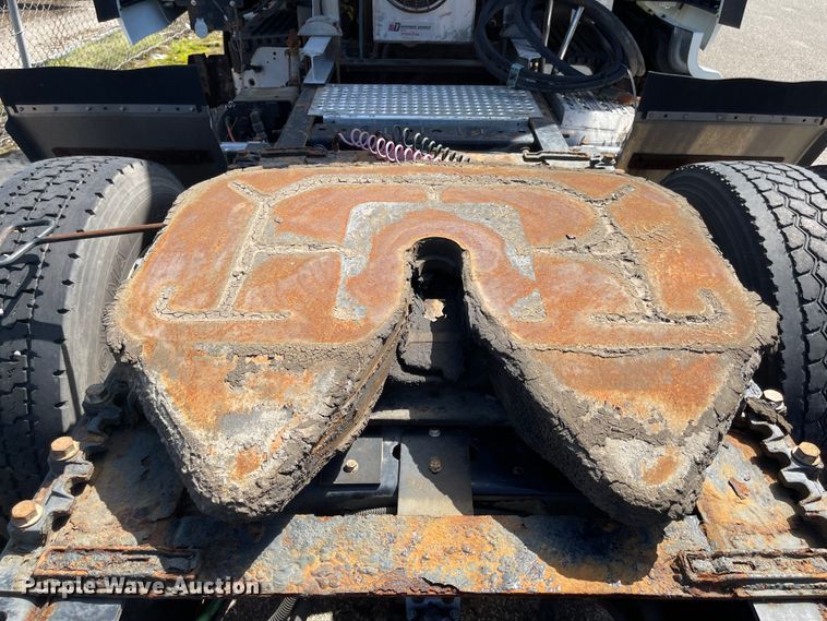 image for item FV9406 2013 International ProStar  semi truck