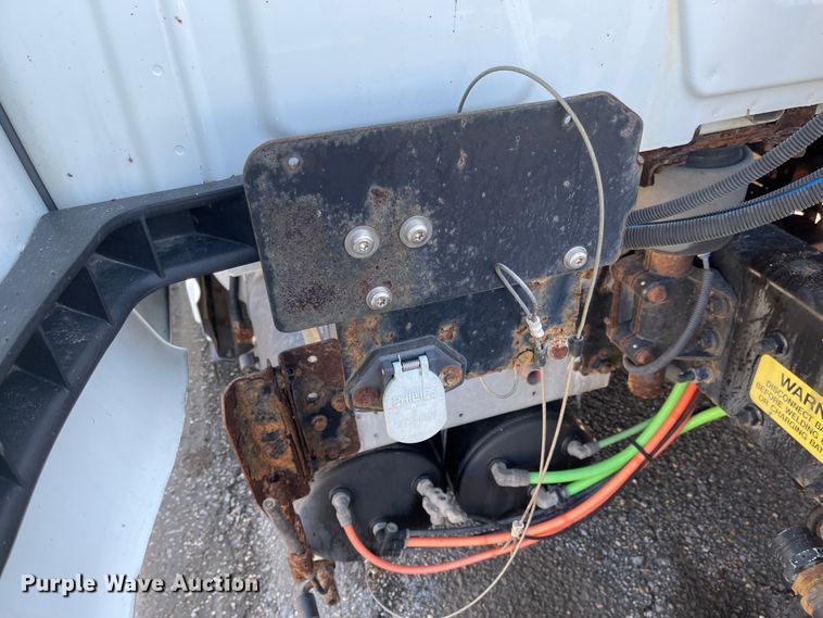 image for item FV9406 2013 International ProStar  semi truck