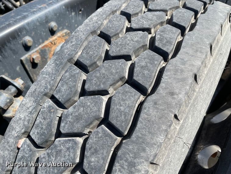 image for item FV9406 2013 International ProStar  semi truck