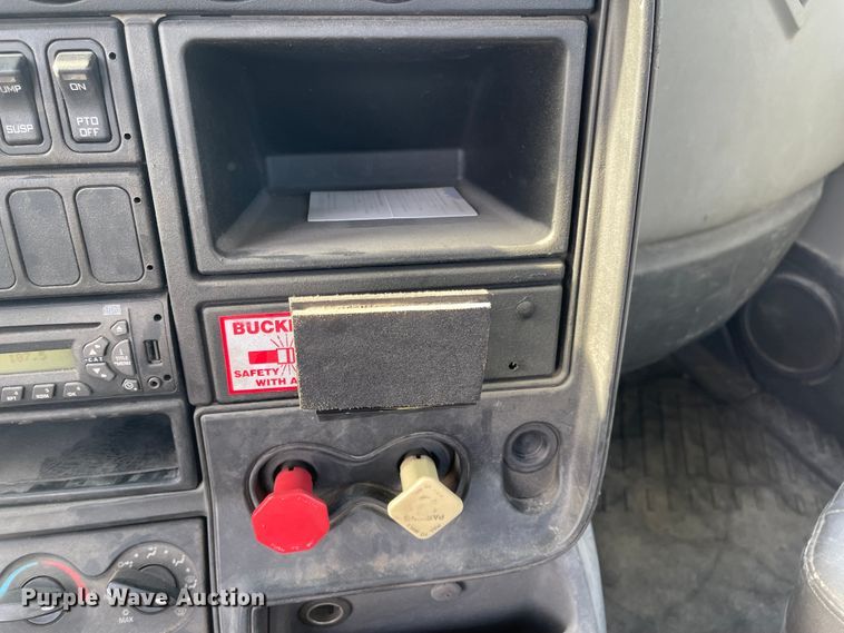 image for item FV9407 2012 International ProStar Plus 122  semi truck