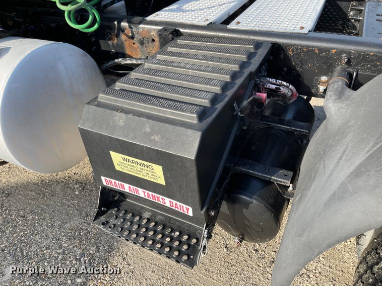 image for item FV9407 2012 International ProStar Plus 122  semi truck