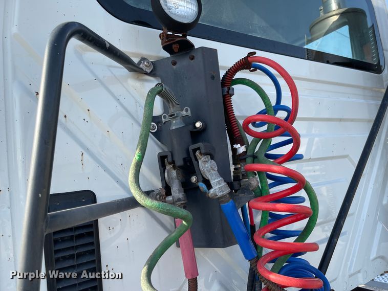 image for item FV9407 2012 International ProStar Plus 122  semi truck