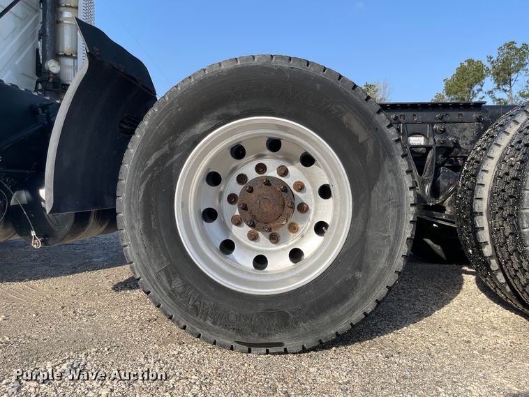 image for item FV9407 2012 International ProStar Plus 122  semi truck