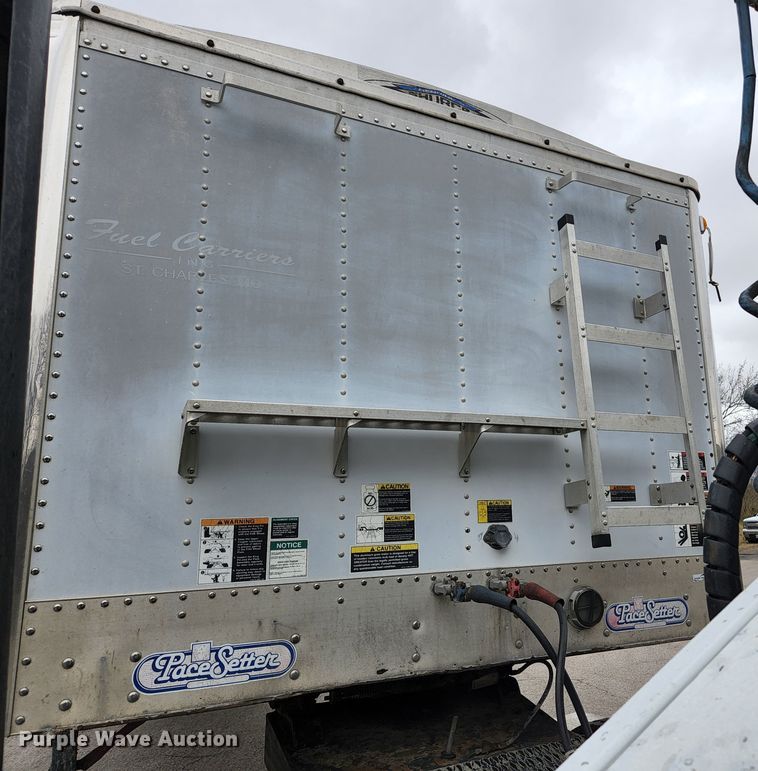 image for item HK9381 2002 Wilson DWH 400  grain trailer