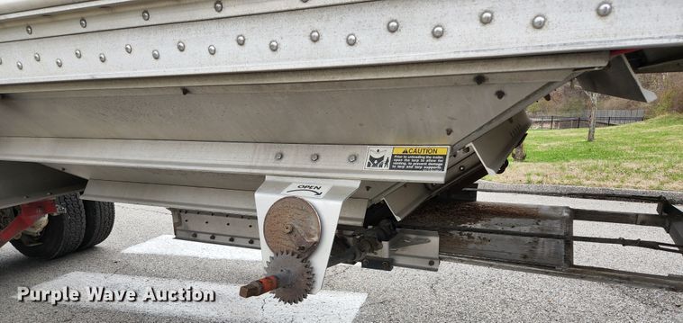 image for item HK9381 2002 Wilson DWH 400  grain trailer