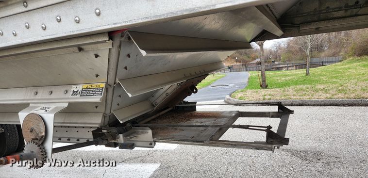 image for item HK9381 2002 Wilson DWH 400  grain trailer