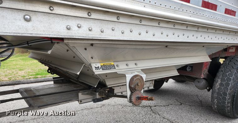 image for item HK9381 2002 Wilson DWH 400  grain trailer