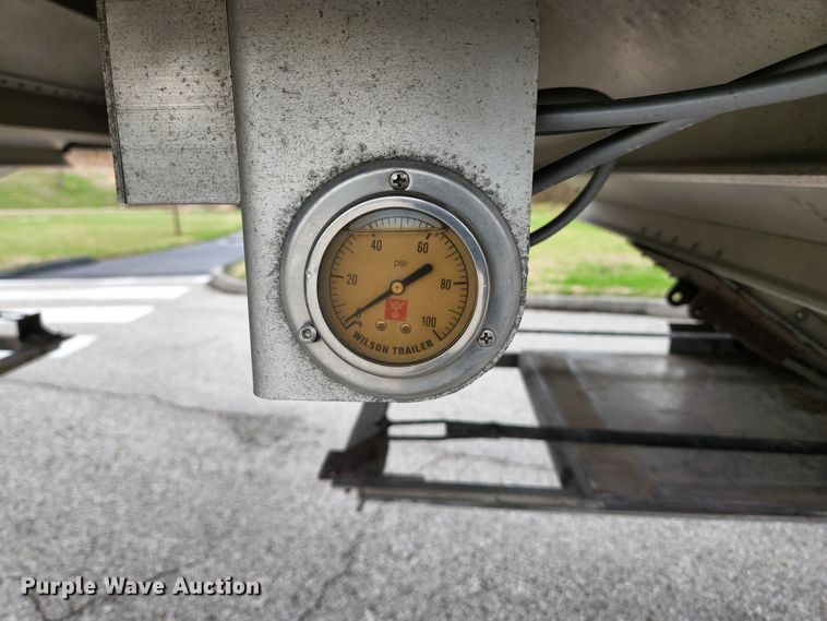 image for item HK9381 2002 Wilson DWH 400  grain trailer