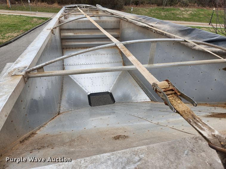 image for item HK9381 2002 Wilson DWH 400  grain trailer