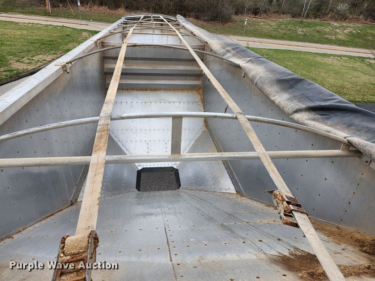 image for item HK9381 2002 Wilson DWH 400  grain trailer