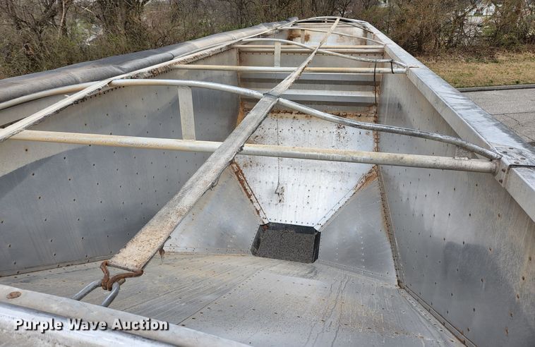 image for item HK9381 2002 Wilson DWH 400  grain trailer