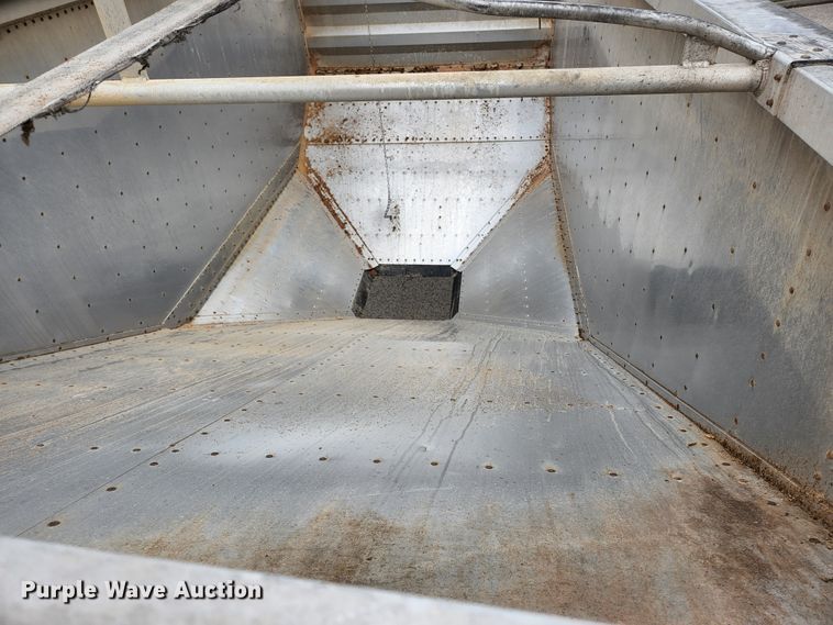 image for item HK9381 2002 Wilson DWH 400  grain trailer