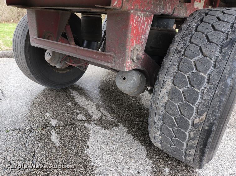 image for item HK9381 2002 Wilson DWH 400  grain trailer