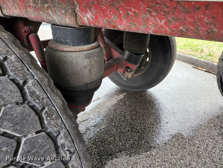 image for item HK9381 2002 Wilson DWH 400  grain trailer