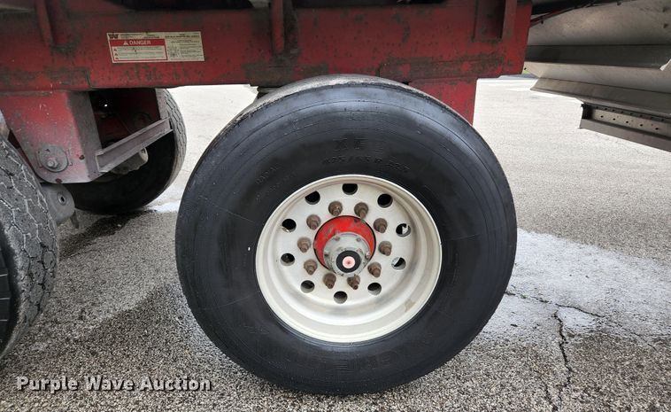 image for item HK9381 2002 Wilson DWH 400  grain trailer